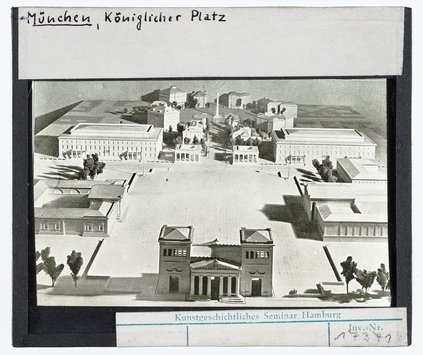 Vorschaubild München: Königlicher Platz, Modell (Dias 1940 in Heidelberg bestellt, nach 1947 am Hamburger Seminar mit Deckgläsern versehen und beschriftet) 